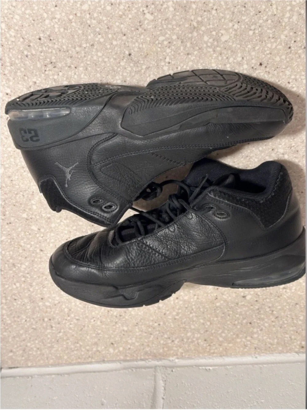 Nike Air Jordan Men’s Max Aura 3 Triple Black Low Top Sneakers Basketball Size 8